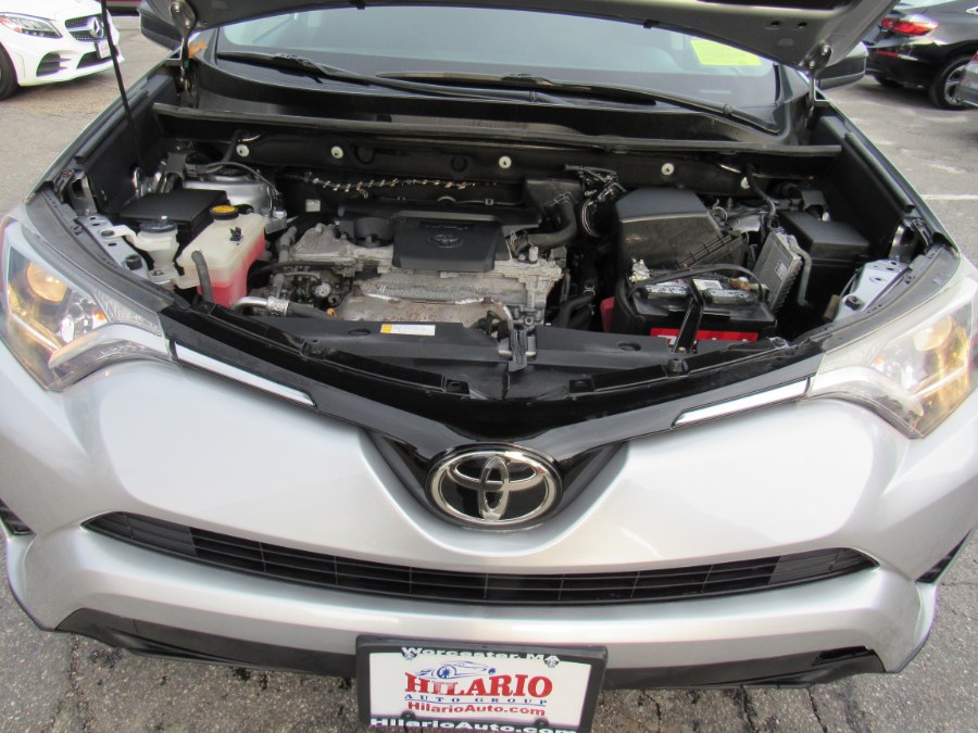 2017 Toyota RAV4 LE photo