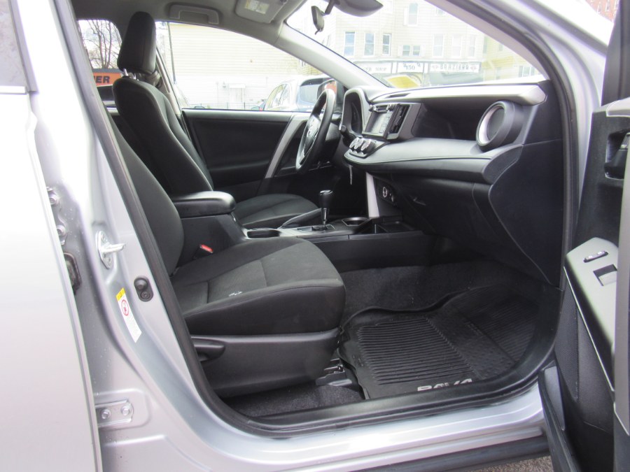 2017 Toyota RAV4 LE photo