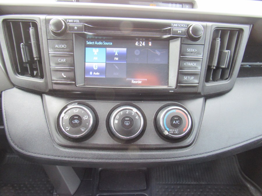 2017 Toyota RAV4 LE photo