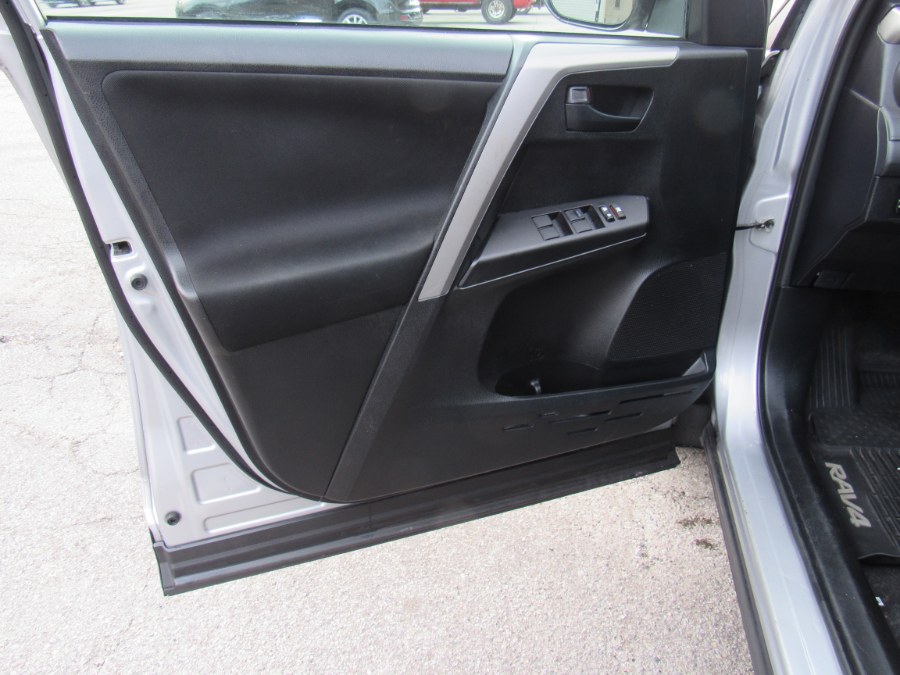 2017 Toyota RAV4 LE photo