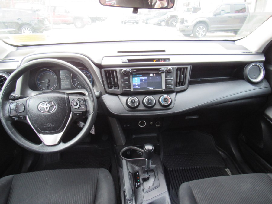 2017 Toyota RAV4 LE photo
