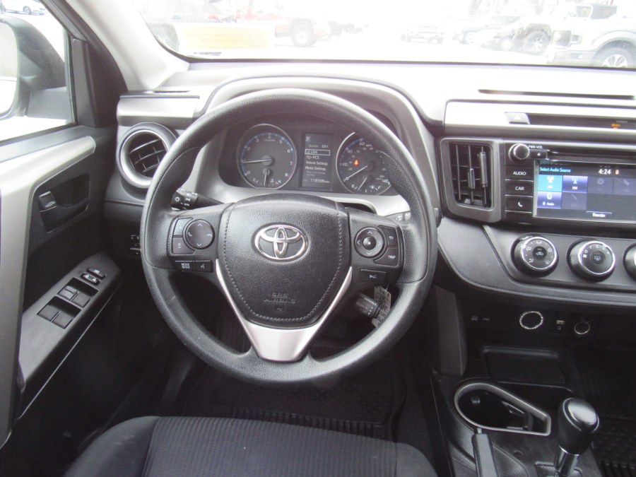 2017 Toyota RAV4 LE photo