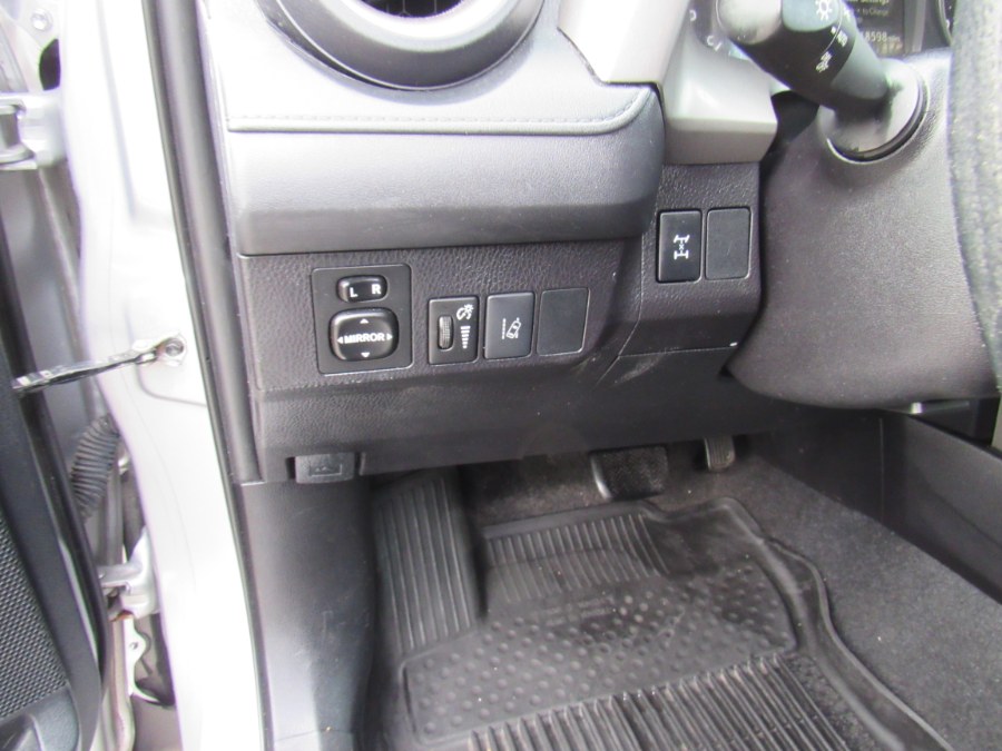 2017 Toyota RAV4 LE photo