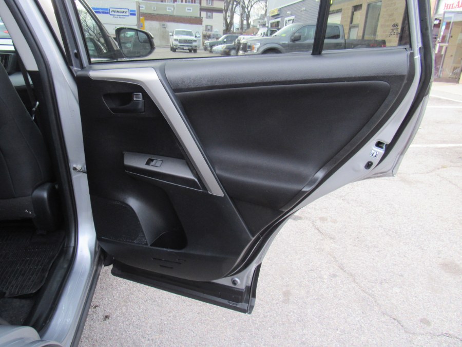 2017 Toyota RAV4 LE photo