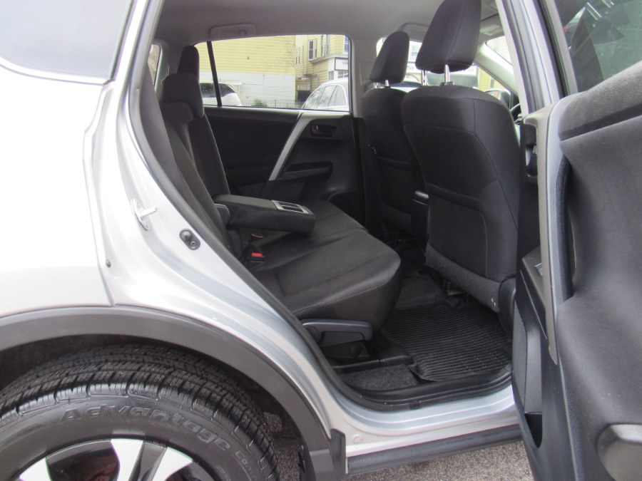 2017 Toyota RAV4 LE photo