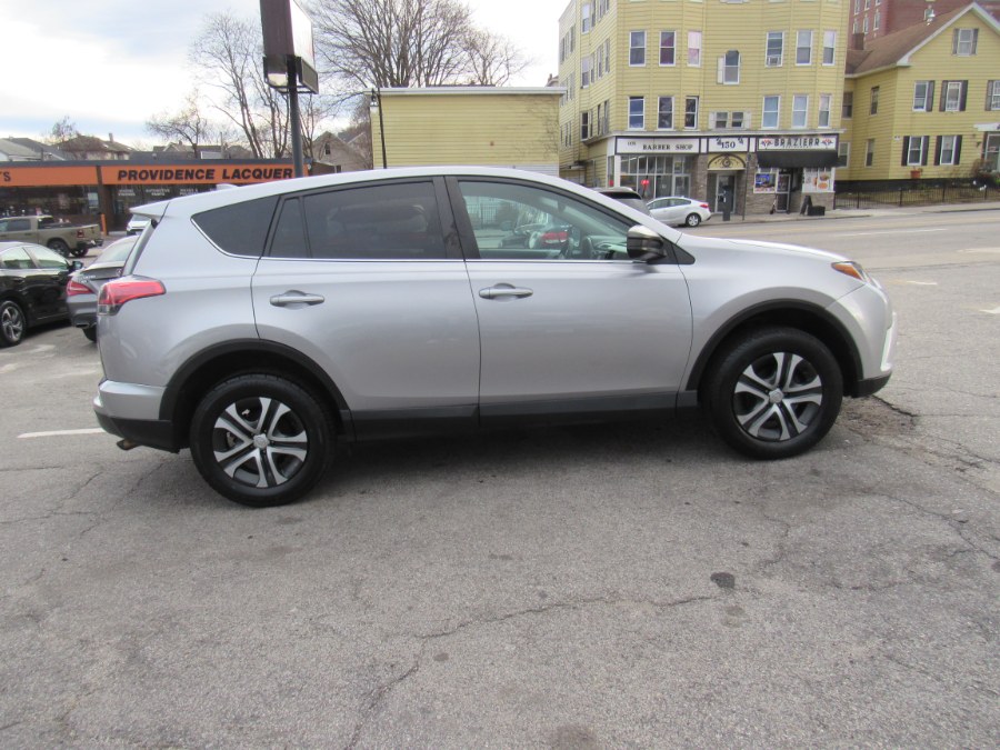 2017 Toyota RAV4 LE photo