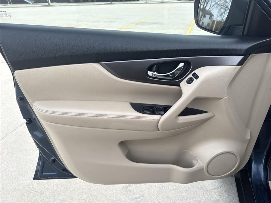 2015 Nissan Rogue SV photo
