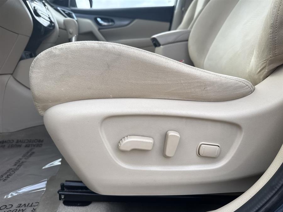 2015 Nissan Rogue SV photo