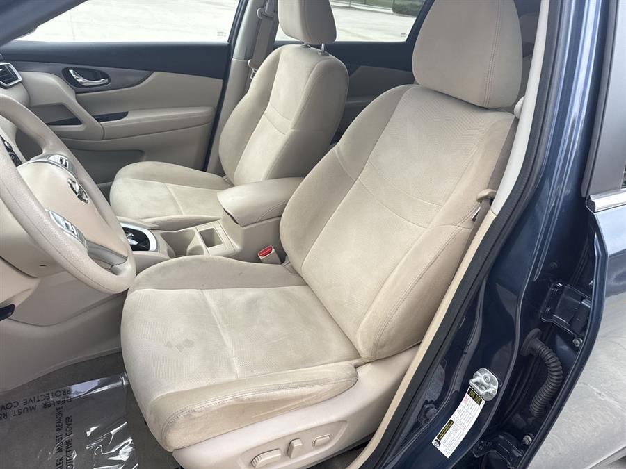 2015 Nissan Rogue SV photo