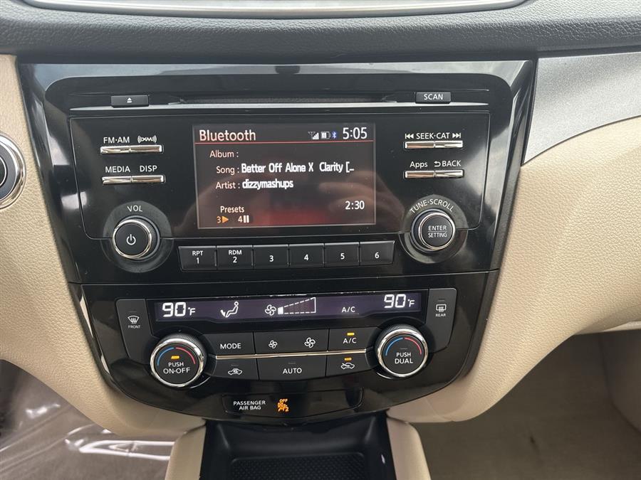2015 Nissan Rogue SV photo