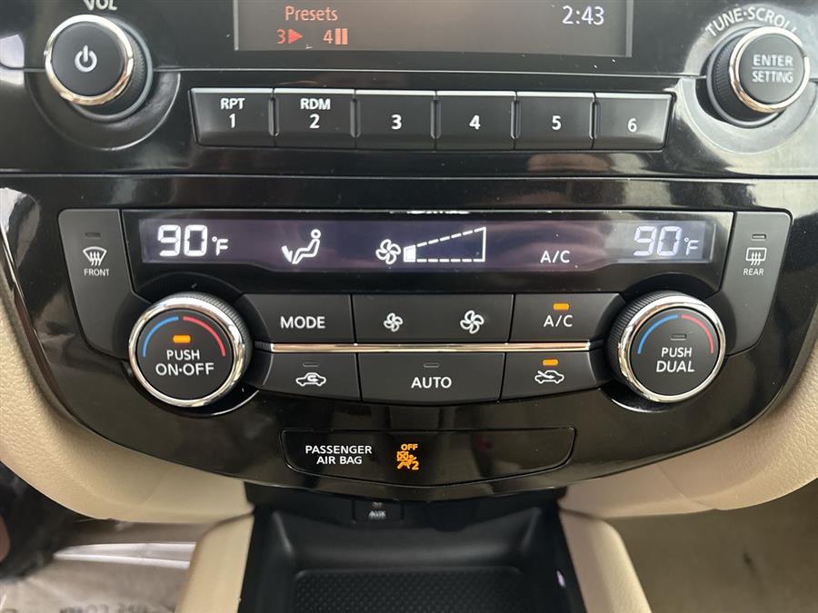 2015 Nissan Rogue SV photo
