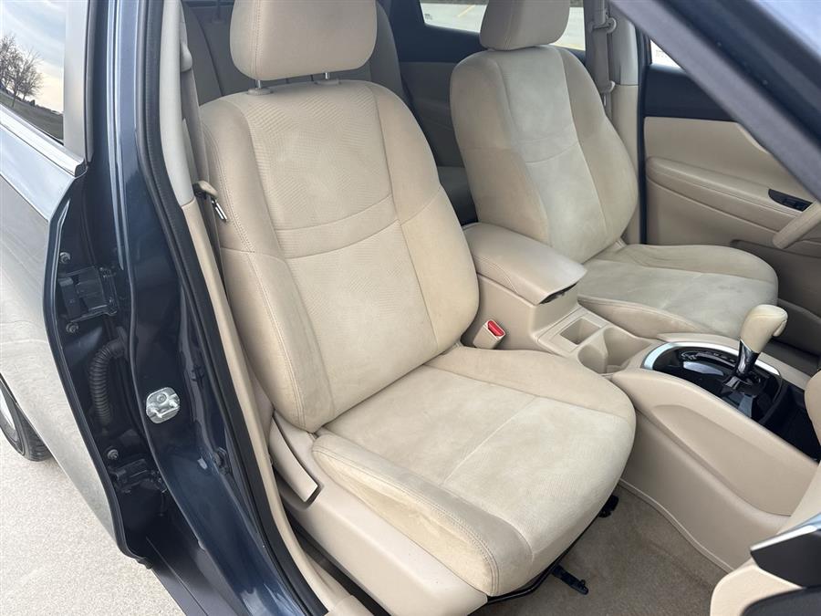 2015 Nissan Rogue SV photo