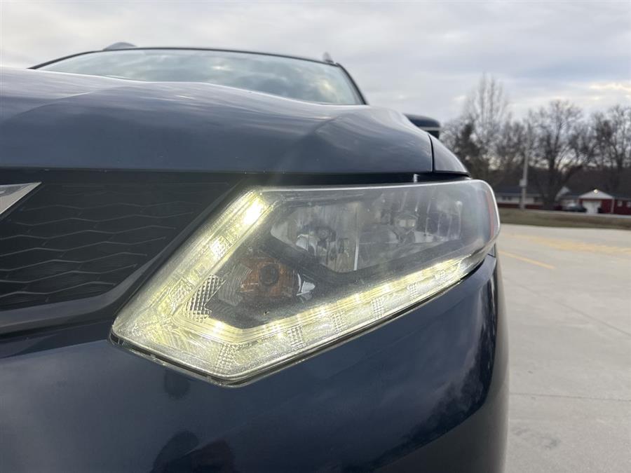 2015 Nissan Rogue SV photo