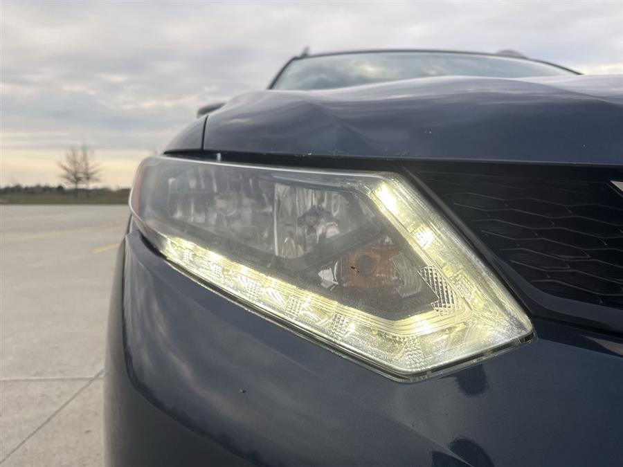 2015 Nissan Rogue SV photo