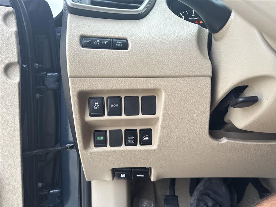 2015 Nissan Rogue SV photo