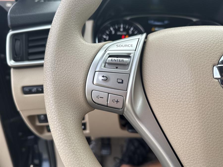 2015 Nissan Rogue SV photo