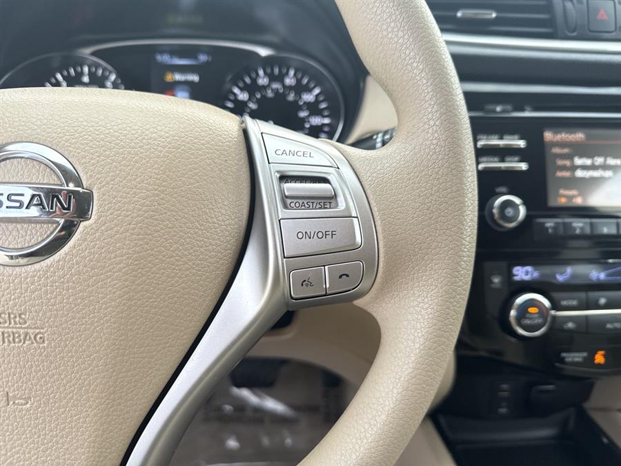 2015 Nissan Rogue SV photo