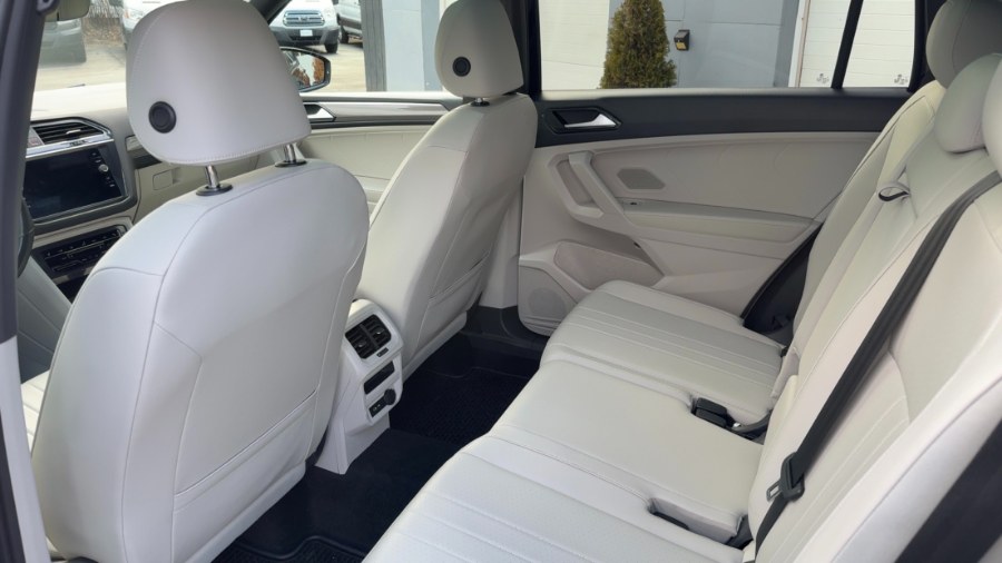 2022 Volkswagen Tiguan 2.0T SE R-Line Black 4MOTION photo