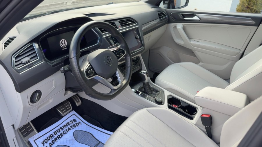 2022 Volkswagen Tiguan 2.0T SE R-Line Black 4MOTION photo
