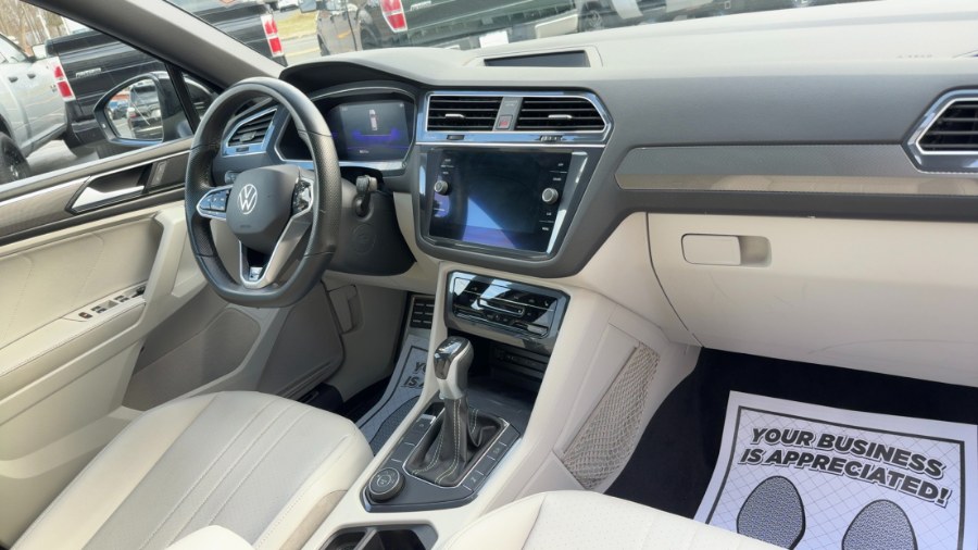 2022 Volkswagen Tiguan 2.0T SE R-Line Black 4MOTION photo