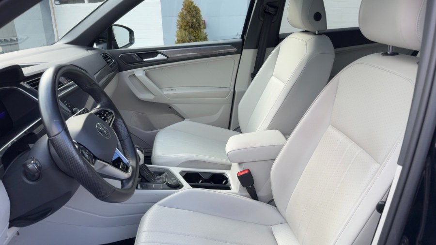 2022 Volkswagen Tiguan 2.0T SE R-Line Black 4MOTION photo