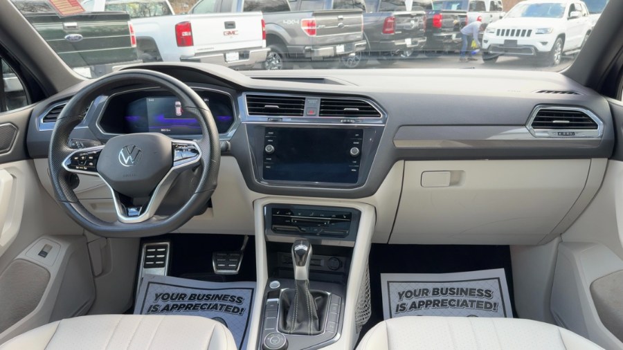 2022 Volkswagen Tiguan 2.0T SE R-Line Black 4MOTION photo