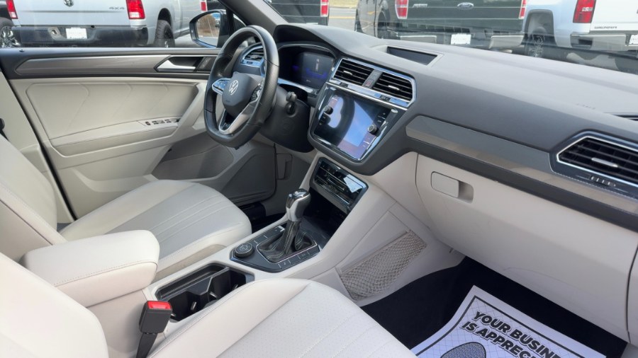 2022 Volkswagen Tiguan 2.0T SE R-Line Black 4MOTION photo