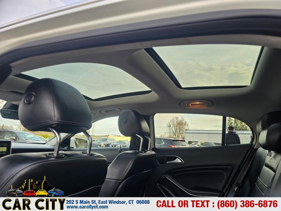 2015 Mercedes-Benz GLA-Class 4MATIC 4dr GLA250 photo