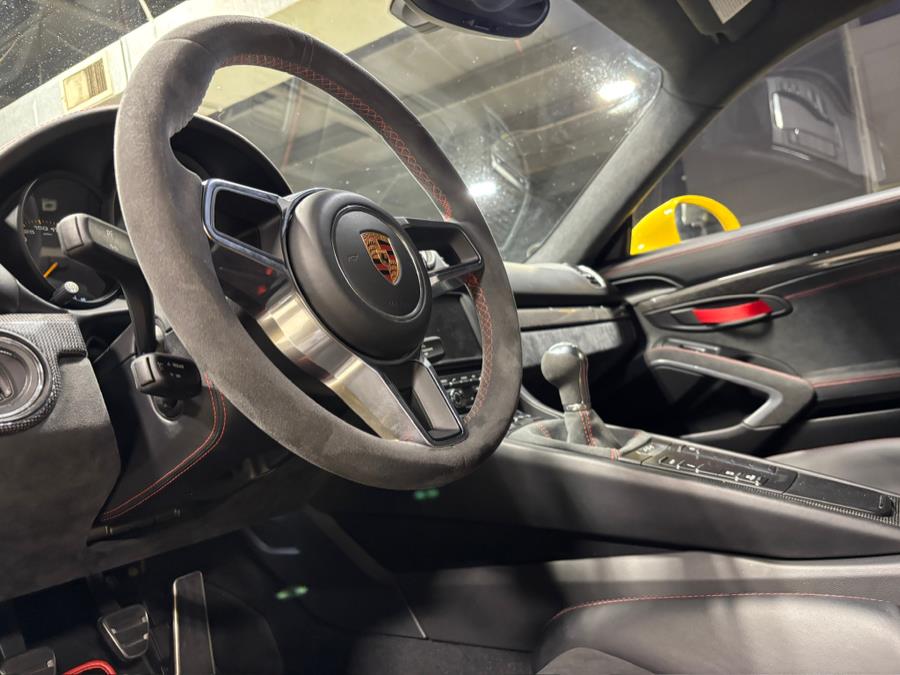 2016 Porsche Cayman 2dr Cpe GT4 photo