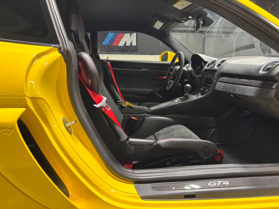 2016 Porsche Cayman 2dr Cpe GT4 photo