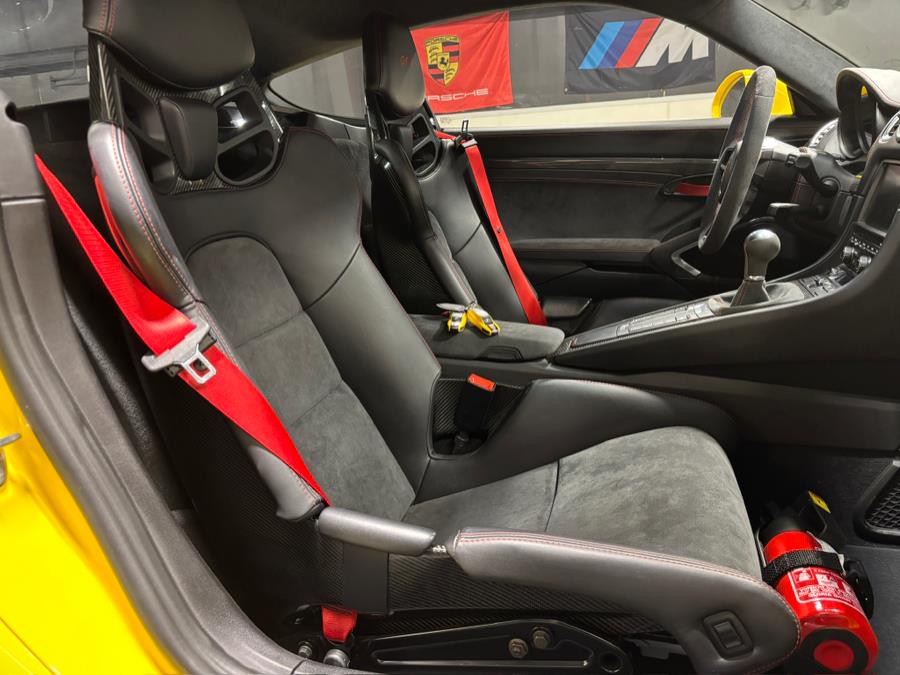 2016 Porsche Cayman 2dr Cpe GT4 photo