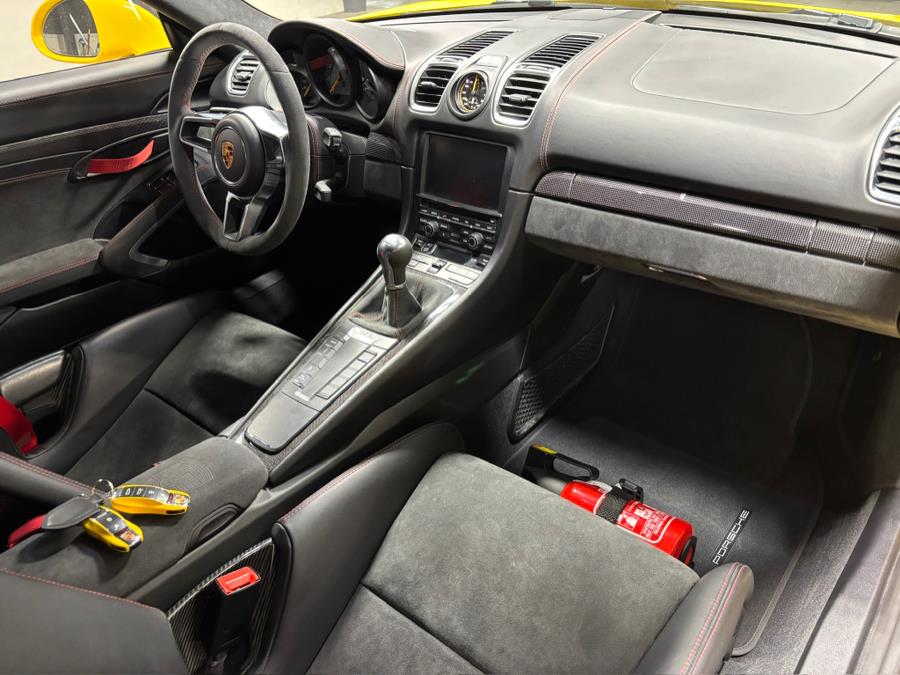 2016 Porsche Cayman 2dr Cpe GT4 photo