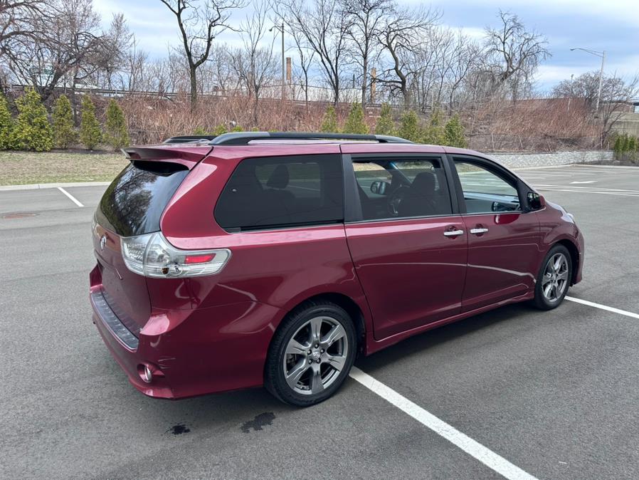 2017 Toyota Sienna SE Premium FWD 8-Passenger (Na photo