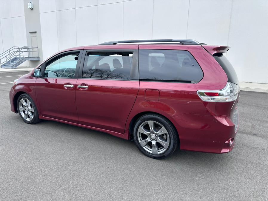 2017 Toyota Sienna SE Premium FWD 8-Passenger (Na photo
