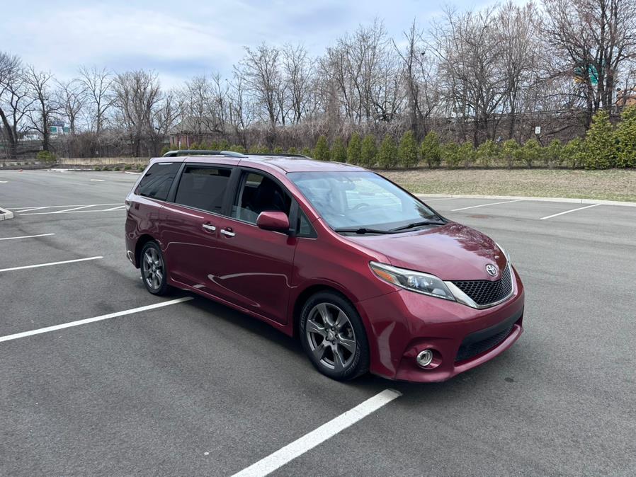 2017 Toyota Sienna SE Premium FWD 8-Passenger (Na photo