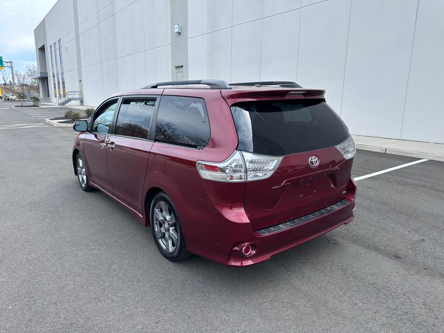 2017 Toyota Sienna SE Premium FWD 8-Passenger (Na photo