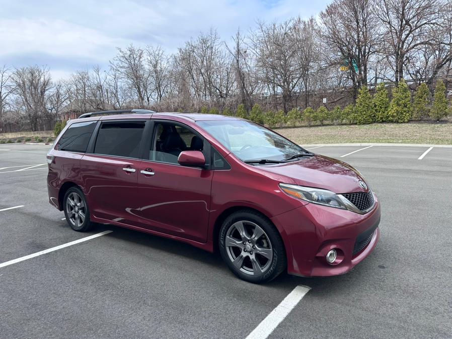 2017 Toyota Sienna SE Premium FWD 8-Passenger (Na photo