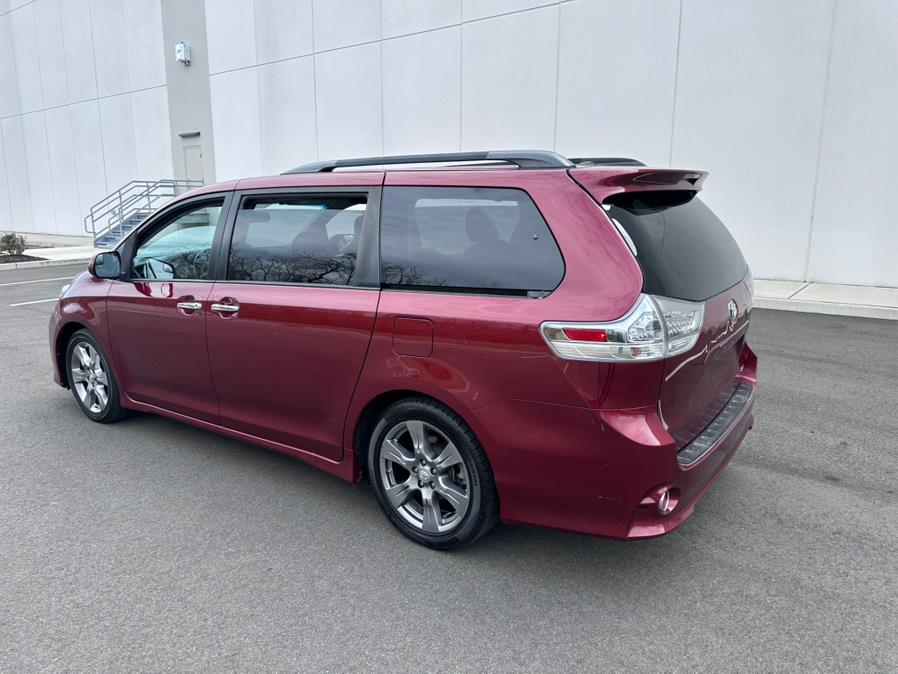 2017 Toyota Sienna SE Premium FWD 8-Passenger (Na photo