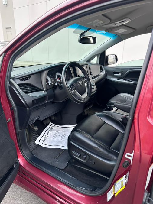 2017 Toyota Sienna SE Premium FWD 8-Passenger (Na photo