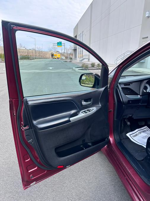 2017 Toyota Sienna SE Premium FWD 8-Passenger (Na photo