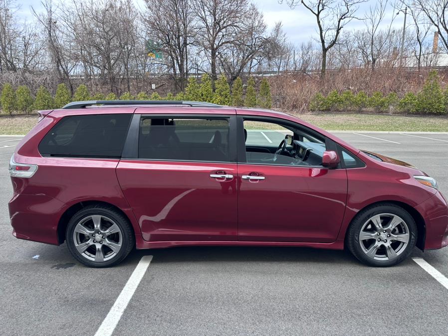 2017 Toyota Sienna SE Premium FWD 8-Passenger (Na photo