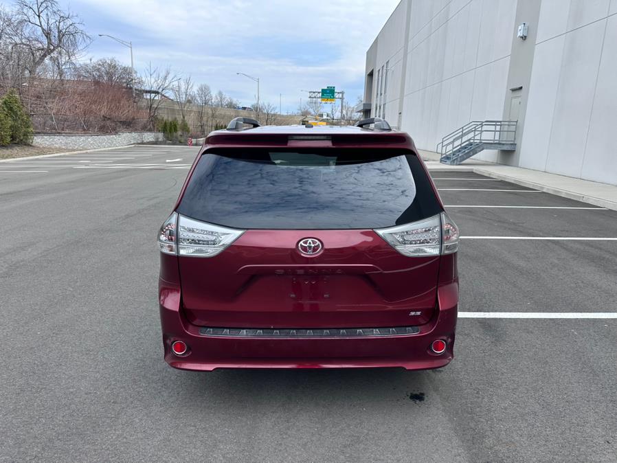 2017 Toyota Sienna SE Premium FWD 8-Passenger (Na photo