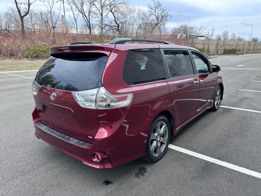 2017 Toyota Sienna SE Premium FWD 8-Passenger (Na photo