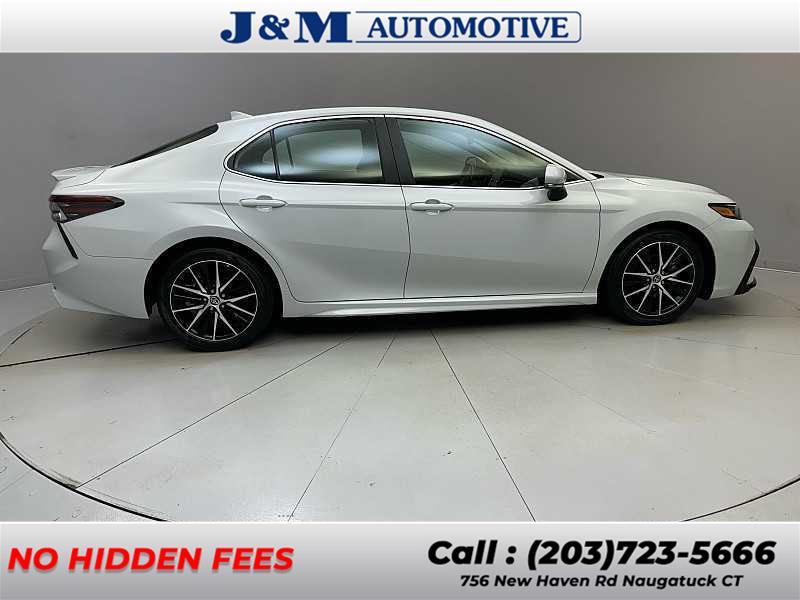 2023 Toyota Camry SE photo