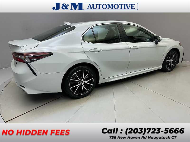 2023 Toyota Camry SE photo