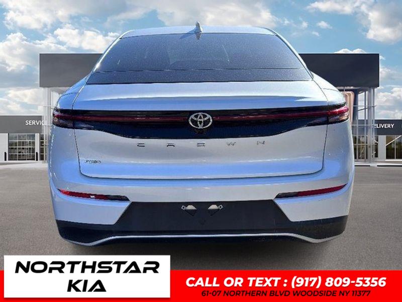 2023 Toyota Crown XLE photo