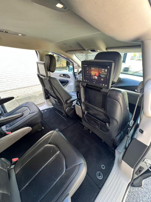 2018 Chrysler Pacifica Touring L Plus FWD photo