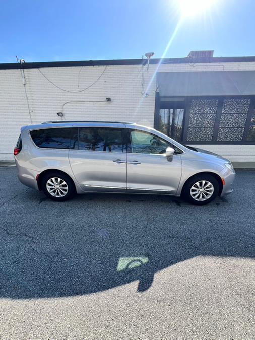 2018 Chrysler Pacifica Touring L Plus FWD photo