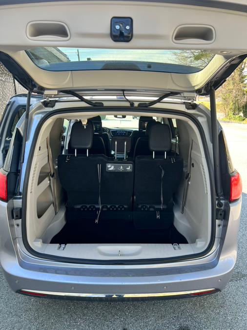 2018 Chrysler Pacifica Touring L Plus FWD photo
