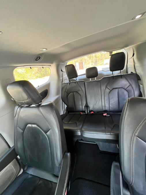 2018 Chrysler Pacifica Touring L Plus FWD photo